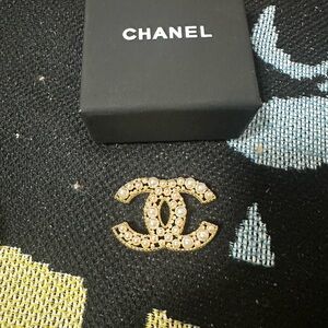 ✨Chanel brooches ✨